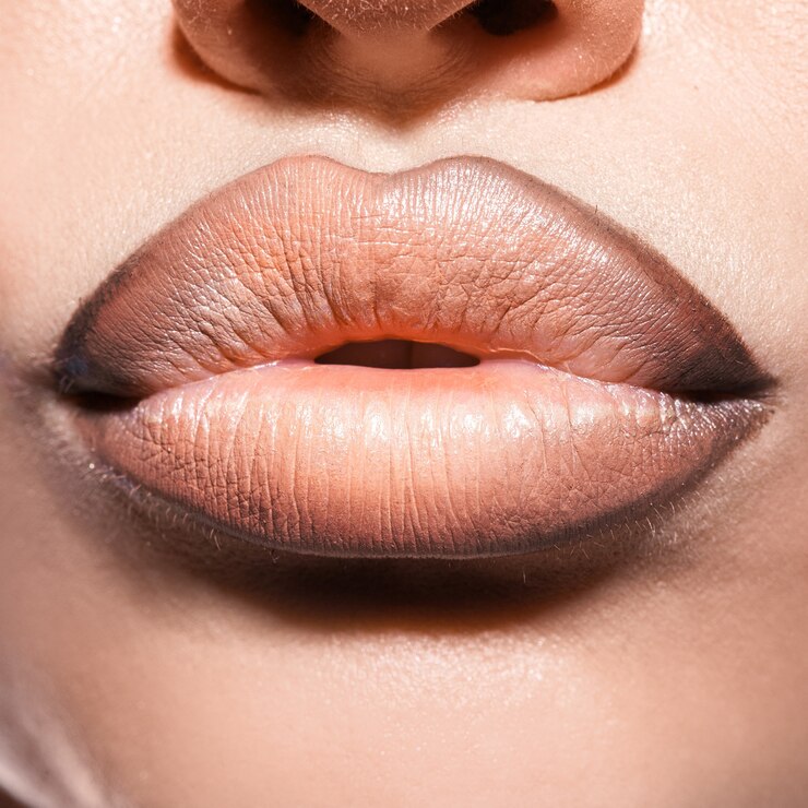 Vrouwelijke lippen met lippenstift
