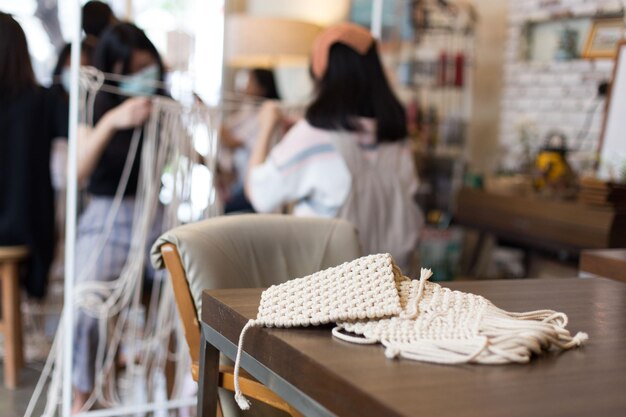 Foto vrouwen breien breiwerk in een atelier