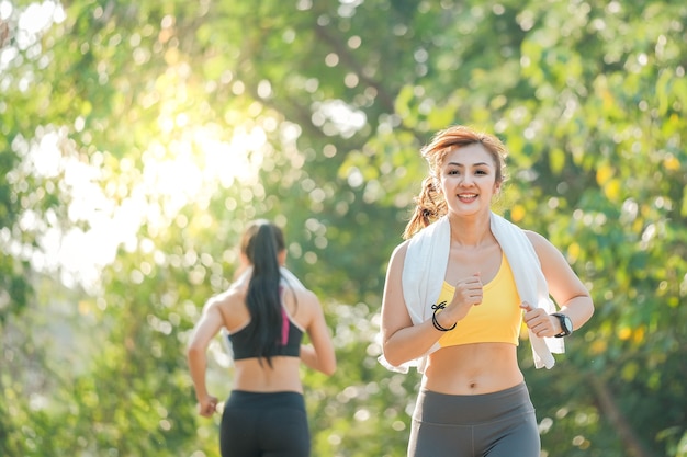 Vrouwen die graag buiten joggen