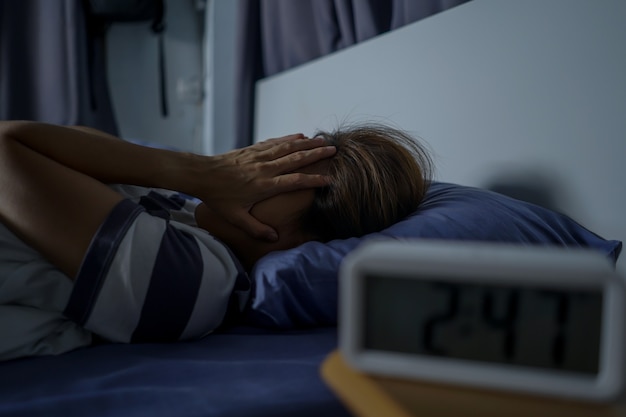 Foto vrouwen maken zich zorgen over slapeloosheid