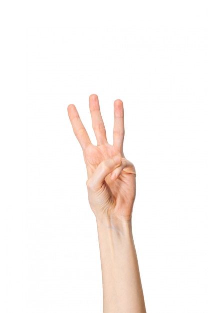 Vrouwenhand die drie vingers op witte achtergrond tonen