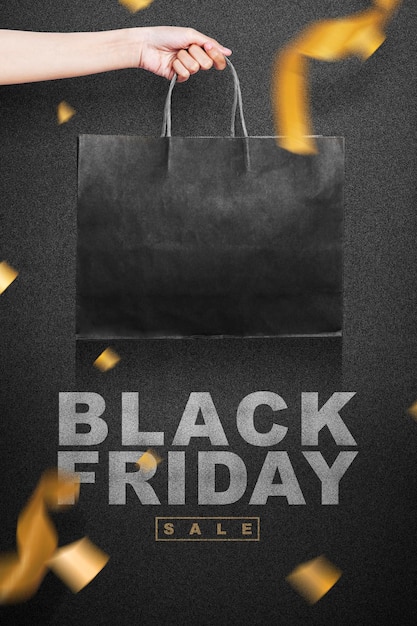 Vrouwenhand met een boodschappentas met black friday-verkooptekst