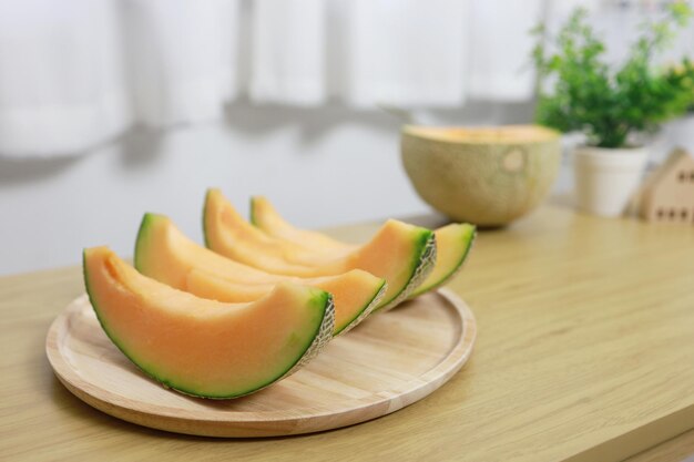 Vruchten voor de gezondheidszorg Green Melon houten tafel honingmeloen of meloen