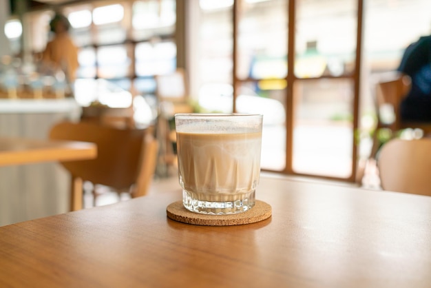 Vuil koffieglas in coffeeshop