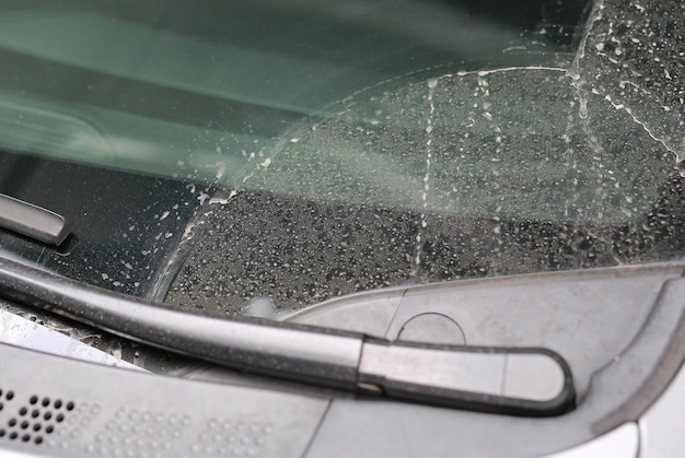 Vuil op de glazen auto Vervuiling