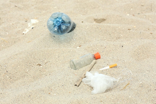 Vuilnis op het strand