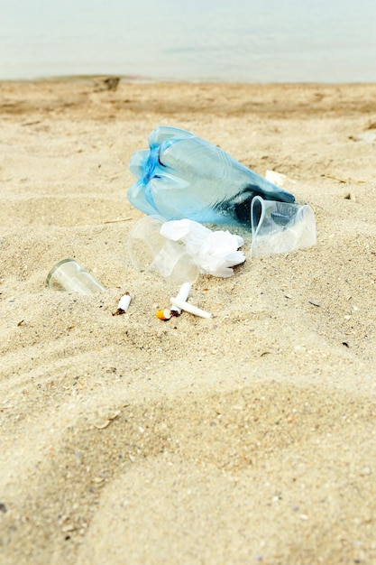 Vuilnis op het strand