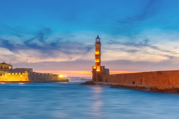 Vuurtoren bij zonsondergang, Chania, Kreta, Griekenland