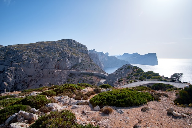 Vuurtoren in cap de formentor op mallorca terwijl zonsondergang.