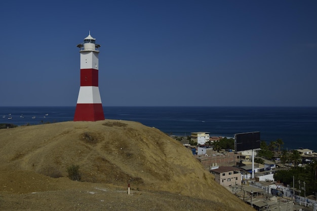 Vuurtoren op een hoge heuvel Mancora Peru