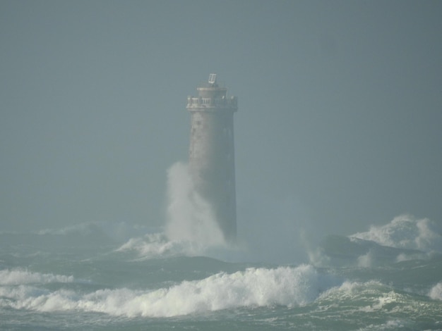 Foto vuurtoren tegen de hemel