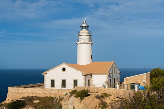 Vuurtorenstructuur bij de kust Capdepera Mallorca Balearen