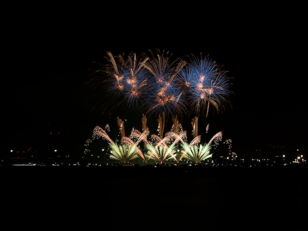 Vuurwerk aan zee opening van de stadsviering Augustus Malaga Fair