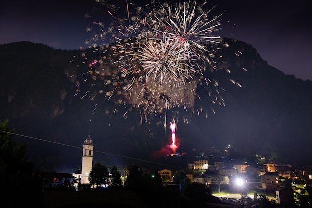 Vuurwerk in de bergen