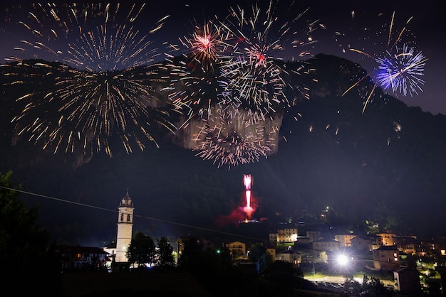 Vuurwerk in de bergen