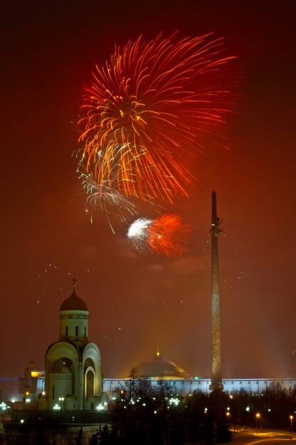 Vuurwerk in Moskou in Victory Park.