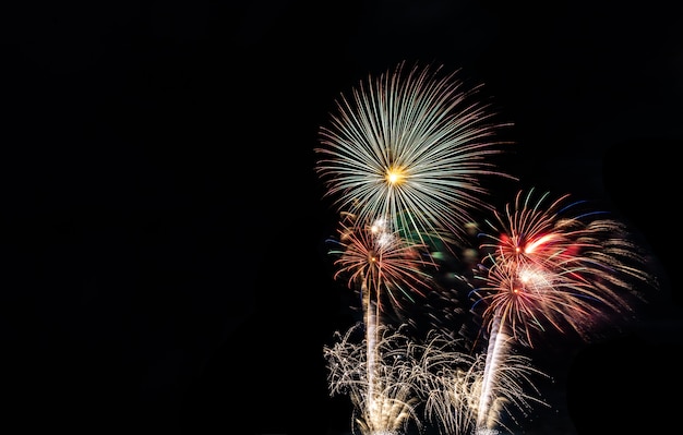 Vuurwerk op de hemel voor achtergrond.