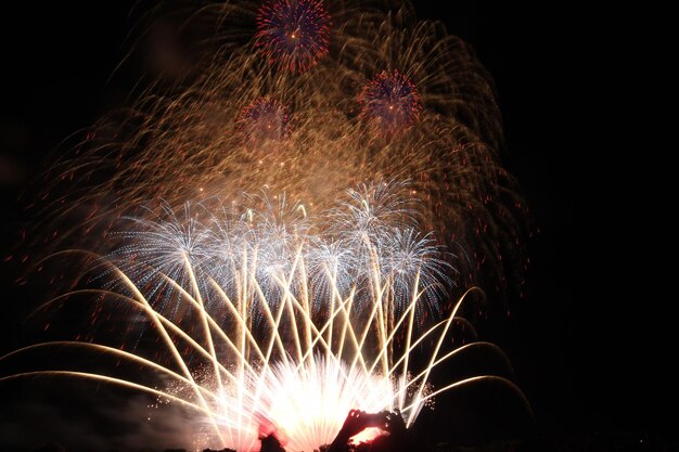 Foto vuurwerk's nachts.