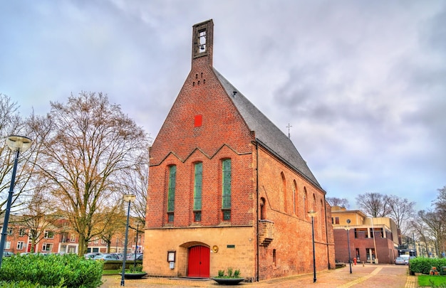 写真 ワールセ・ケルク (waalse kerk) は,オランダのアーネム旧市街にある教会である.