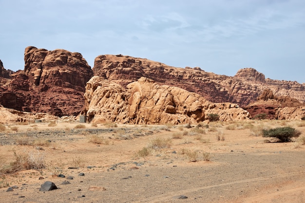 사우디 아라비아의 Al Shaq 협곡에있는 Wadi Disah