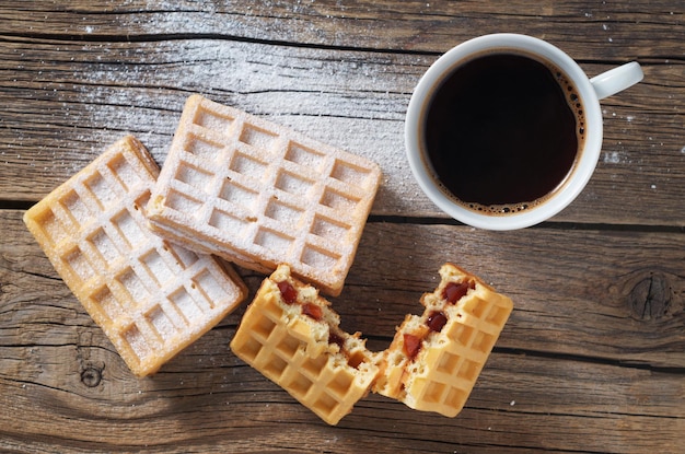 Wafels met jam en koffie