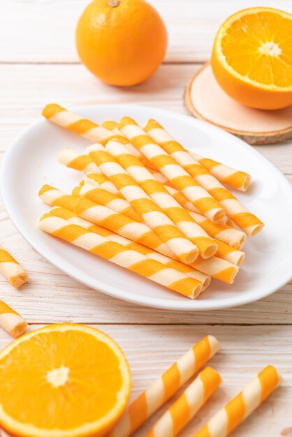 Rotolo di wafer con crema all'arancia