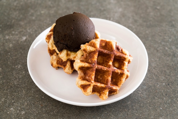 waffle with chocolate ice cream 