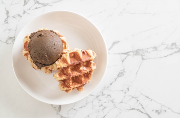 waffle with chocolate ice cream 