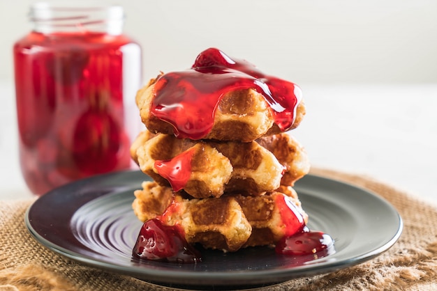 waffle with strawberry sauce 