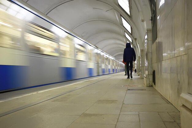 Foto movimento della metropolitana del treno del vagone, fondo astratto di concetto di trasporto senza persone