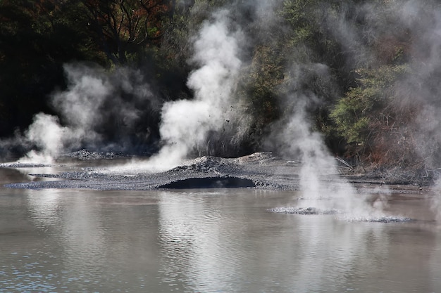 Геотермальный парк Вай-о-тапу в Роторуа в Новой Зеландии