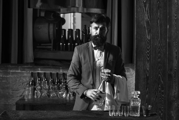 Photo waiter bartender in bar portrait of cheerful barman worker standing