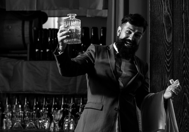 Photo waiter bartender bearded barmen barkeeper or bartender in bar man with beard and mustache vintage re