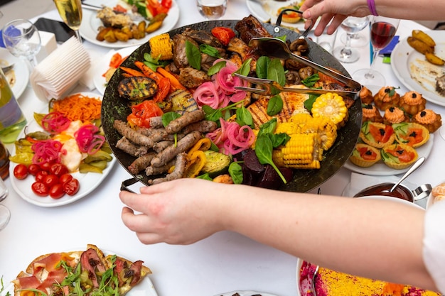 The waiter brought a meat and vegetable platter fried in a wok