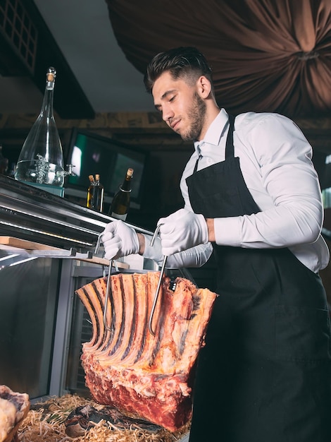 The waiter or cook gets dry meat in the refrigerator.