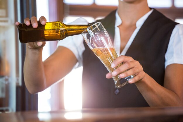 Waitress preparing a beer