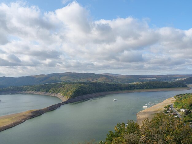 Photo waldeck castle and the lake edersee