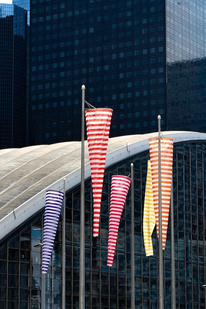 Foto passeggiata nel quartiere della difesa a parigi