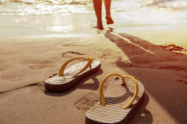 여름에 바다로 걸어