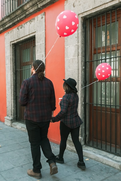 Walk ok lovers and balloons