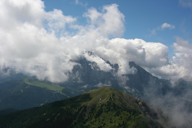 Passeggiata attraverso le dolomiti italiane