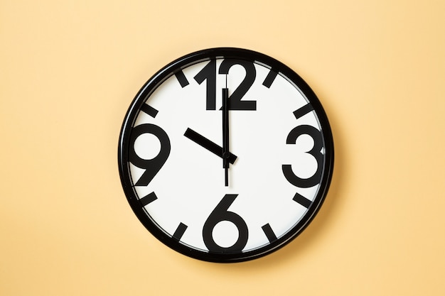 Photo wall clock show ten o'clock