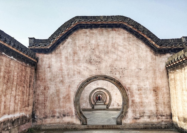 A wall with a archway