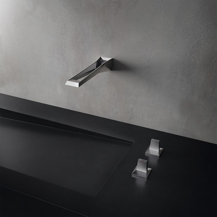 Maximizing Floor Space in Small Bathrooms