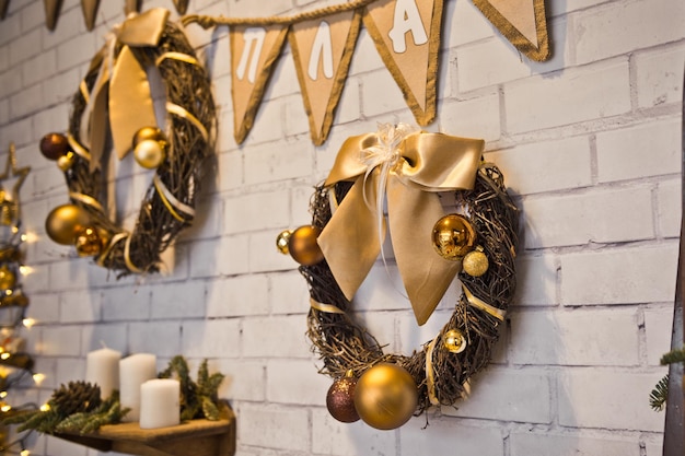 Wall wreath with gold ornaments 7365