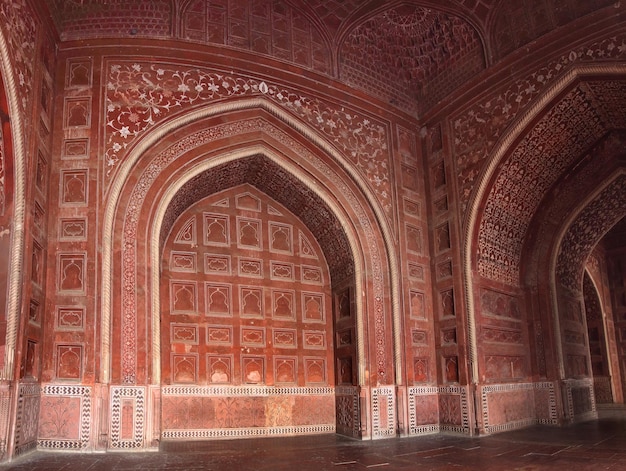 Walls of building in taj mahal mausoleum