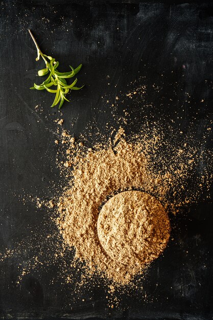 Photo walnut shell powder spilled