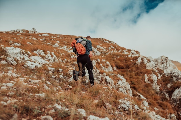 Wandelaar trail wandelen berg Jonge man extreme sport buiten