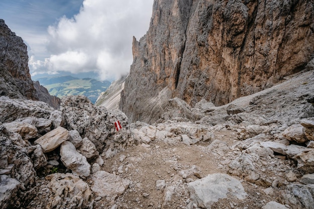 Wandelen door Forcella del Sassolungo Langkofel Col in de Dolomieten Italië