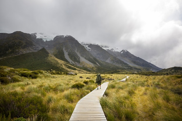 Wandelen en wandelen in Nieuw-Zeeland. Wandel- en avontuurconcept